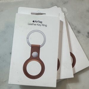 Apple AirTag Leather Key Ring in Rich Brown